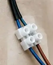 Raccordement des fils avec un domino