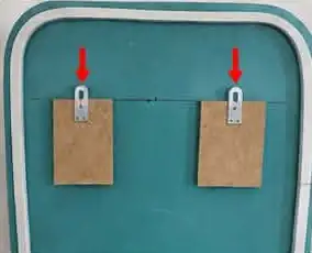 Encoches au dos du miroir